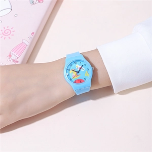 Dettaglio dell'orologio al quarzo dinosauro blu con quadrante colorato e cinturino in silicone