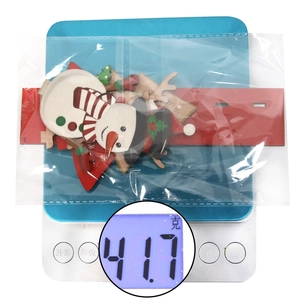 Weight display of Christmas wooden ornaments set showing 41.7g on a digital scale