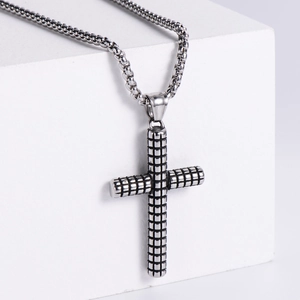 Retro hip-hop stainless steel cross pendant necklace with black grid texture on square box chain
