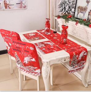 Weihnachts-Tischdeko-Set mit Weihnachtsmann und Wichtel auf Platzsets und Stuhlhussen