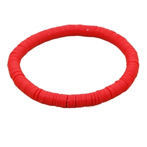 Boheems rood heishi kleikralen stretcharmband met een minimalistische handgemaakte stijl
