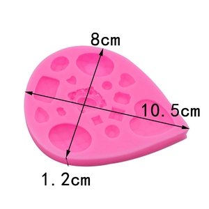 Moule en silicone rose pour bijoux avec dimensions 10,5x8x1,2cm et diverses formes de gemmes
