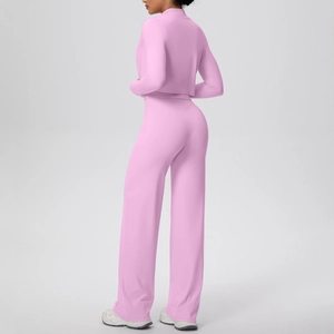 Ensemble de yoga rose avec veste zippée à manches longues et pantalon large de sport