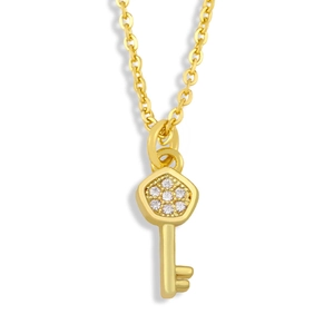 Elegante collar con colgante de llave de corazón dorado con cristales y cadena fina
