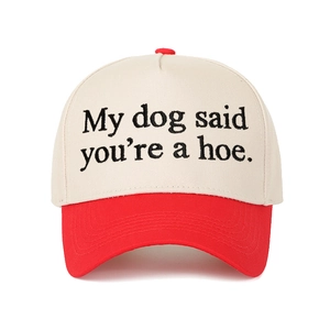 Casquette bicolore avec broderie My Dog Said You're a Hoe et visière rouge incurvée