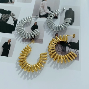 Minimalist stainless steel spring C-shaped hoop earrings in gold and silver finish