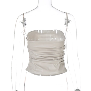 Détail du haut bandeau en cuir PU abricot avec texture plissée et coupe ajustée sexy