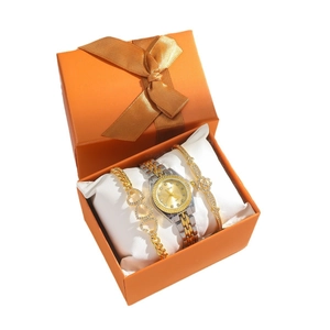 Coffret montre quartz femme bicolore or et argent avec bracelets coeur et trèfle