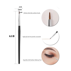 Pinceau eyeliner biseauté fin avec mesures et gros plan sur l'application maquillage