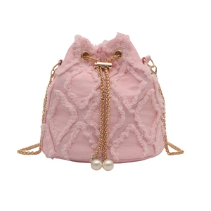 Rosa Bucket-Bag aus Denim mit gesteppten Fransen und Perlen-Kordelzug-Detail