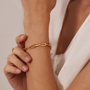 Minimalist double-layered gold paperclip bracelet with small beads for women's wrist