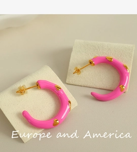Pink enamel C-shape stainless steel earrings with gold heart relief detail