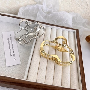 Modern irregular cloud-shaped metal hair claws in gold and silver finish for women
