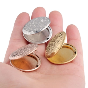 Engraved 316L stainless steel locket pendants in silver, gold and rose gold finishes