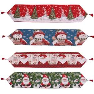 Chemin de table de Noël brodé 180cm avec motifs Père Noël et glands décoratifs rouges