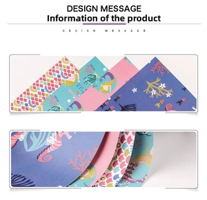 Détails de motifs écailles de sirène et coraux sur du papier cadeau au thème marin