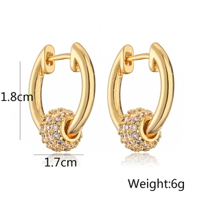 Macro shot of gold-plated geometric hoop earrings with dimensions 1.8cm x 1.7cm and weight 6g