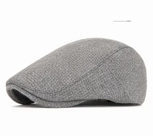 Vue détaillée d'une casquette plate grise vintage en laine de qualité supérieure
