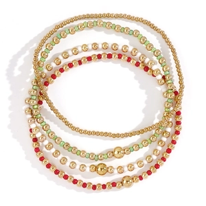Detailansicht von 5-teiligen stapelbaren Perlenarmbändern in Gold, Rot, Grün und Weiß