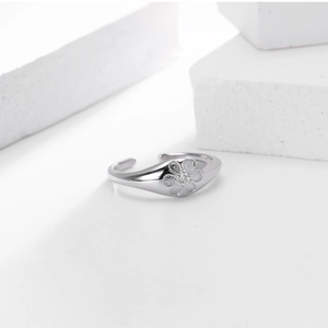Minimalist S925 sterling silver open daisy ring with a sparkling center crystal