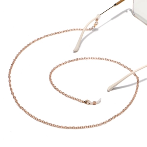 Elegante goldene Brillenkette mit verstellbaren rutschfesten Silikonenden für Brillen
