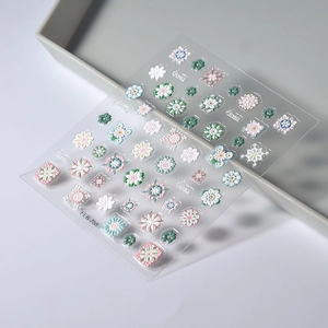 Adesivi per unghie 3D bohémien con fiori e motivi geometrici nei colori blu e rosa