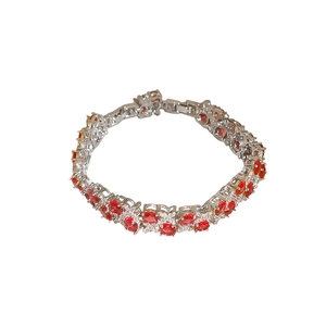 Zweilagiges Silberarmband mit ovalen roten Rubinen und Zirkoniasteinen besetzt
