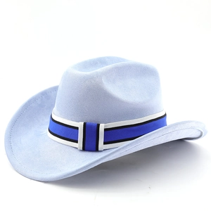 Detailansicht hellblauer Cowboyhut mit gestreiftem Webband und feiner Wildledertextur-Optik