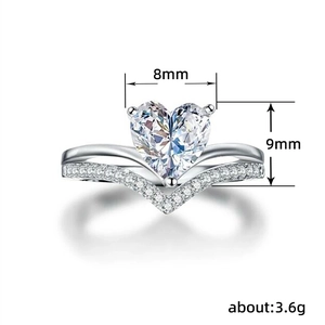 Luxury V-shaped heart crown ring in S925 silver with 8mm zircon stones weighing 3.6g