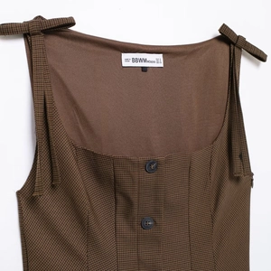 Retro brown houndstooth mini dress with square neck and tie-up ribbon straps