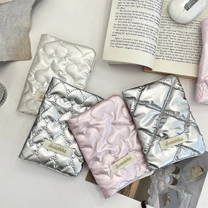 Gesteppte Aufbewahrungstaschen mit Herz- und Rautenmuster in Rosa und Silber-Metallic