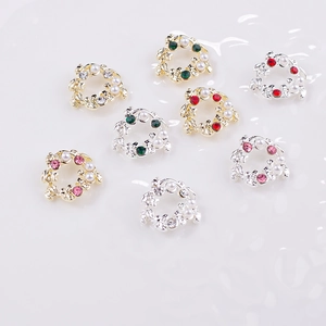 Détails de charmes pour ongles en alliage en forme de couronne avec strass et perles