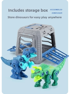 Dettaglio del set di dinosauri fai-da-te con T-Rex e Triceratopo nella gabbia di stoccaggio
