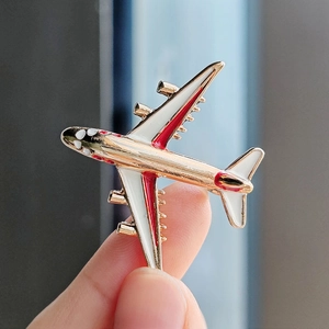 Flugzeug Brosche Pin Mode Cartoon Legierung Emaille Vergoldet Zivilluftfahrt Flugzeug Schmuck Für Anzüge Rucksäcke