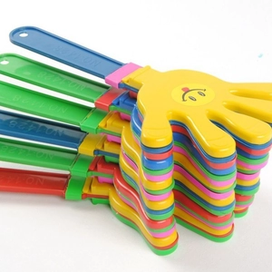 Grandi manine battimani colorate in plastica con faccine sorridenti per feste ed eventi
