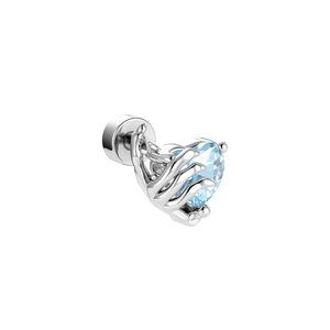 Clou d'oreille en argent avec zircon coeur bleu clair dans une monture métallique artistique