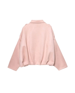 Detalle de la tela de ante sintético rosa con textura suave y dobladillo elástico