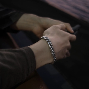 Polished silver cuban link chain bracelet in durable titanium steel for men and women