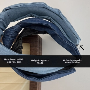 Detail showing 6cm width and denim fabric texture of the retro knotted headband