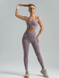 Ensemble de yoga deux pièces en violet fumé avec soutien-gorge et legging taille haute