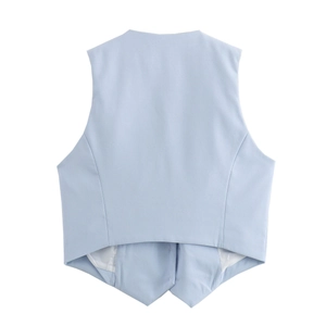 Vue arrière à plat d'un gilet de costume bleu clair en tissu tissé de qualité