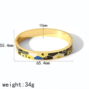 Detailed view of enamel bangle with 18K gold frame showing exact dimensions and weight