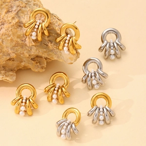 Exquisite octopus-style shell pearl earrings in gold and silver finish for women