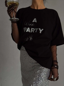 Camiseta De Algodón Para Mujer Brillo Plateado Estampado De Letras A Wine Party Cuello Redondo Manga Corta Corte Holgado Negro