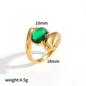 Anello di lusso in acciaio al titanio dorato con zircone verde e peso di 4,5g