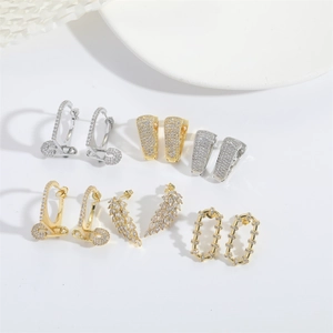 Orecchini vintage francesi in oro e argento a forma di foglia a V con zirconi