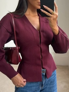 Mirror selfie showing a burgundy V-neck knitted cardigan paired with jeans and a matching bag