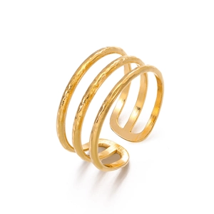 Mehrlagiger Ring aus 18K vergoldetem Edelstahl mit handgefertigter gehämmerter Textur