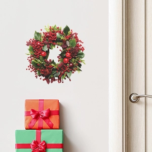 Sticker mural couronne de Noël avec pommes de pin et baies rouges sur mur blanc
