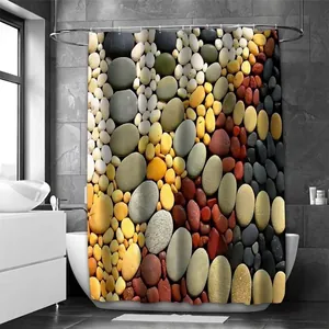 Détail du motif de galets imprimé sur rideau de douche imperméable pour la salle de bain